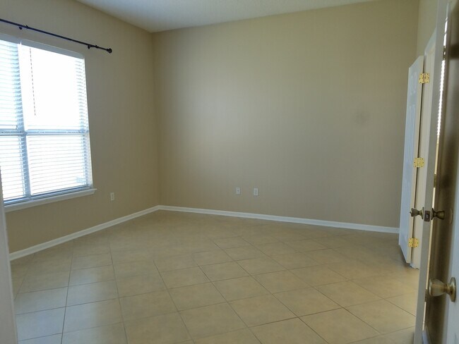 Foto del edificio - 1763 Hawkins Cove Dr E