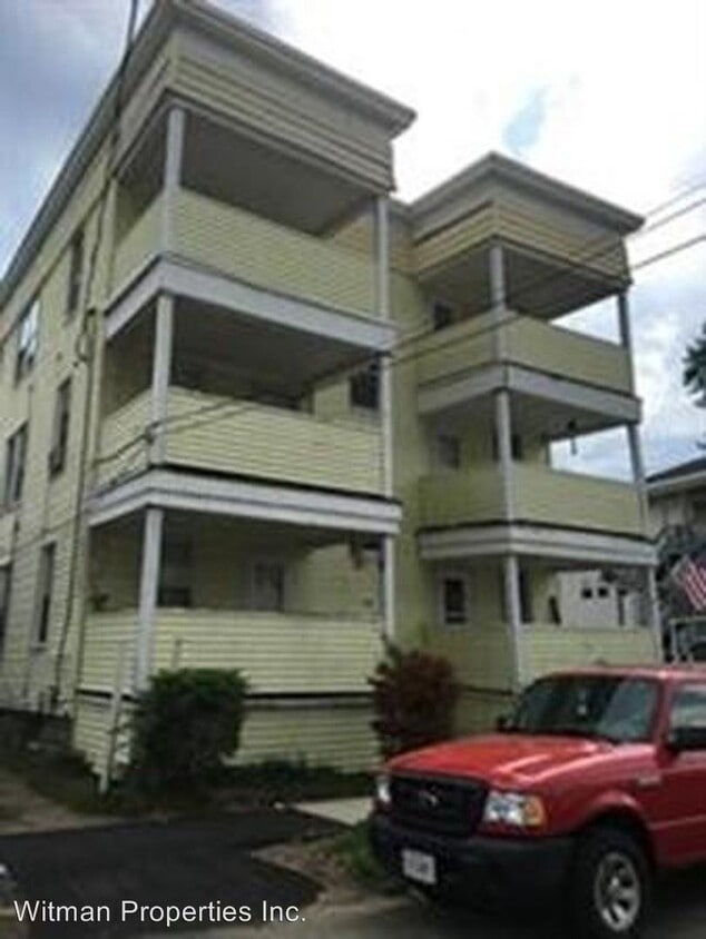 19 Hope St, Chicopee, MA 01013 Room for Rent in Chicopee, MA