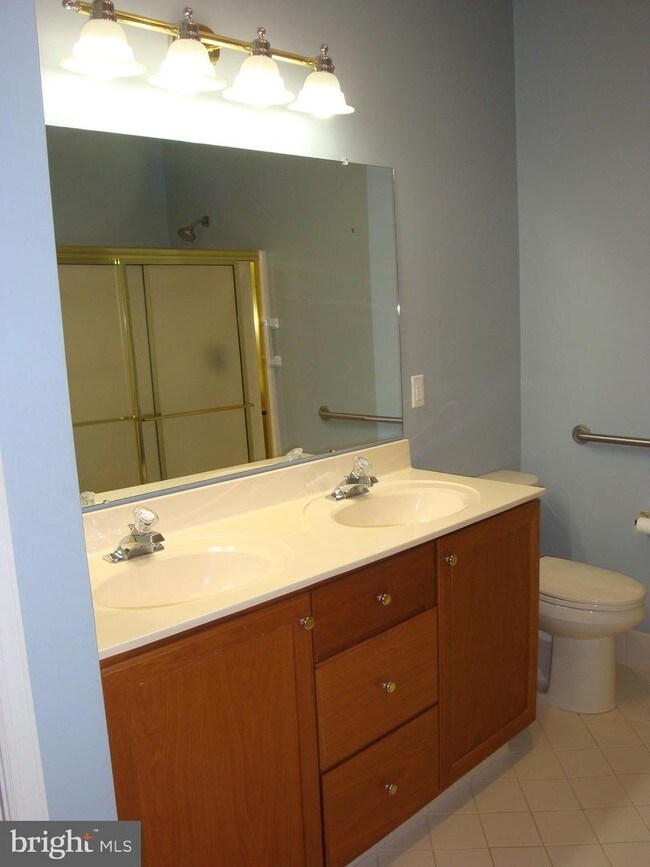 Building Photo - 102 Shady Brook Dr