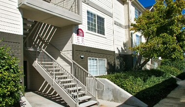 Building Photo - 2304 Sunnybrook Dr