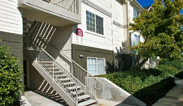 Building Photo - 2304 Sunnybrook Dr