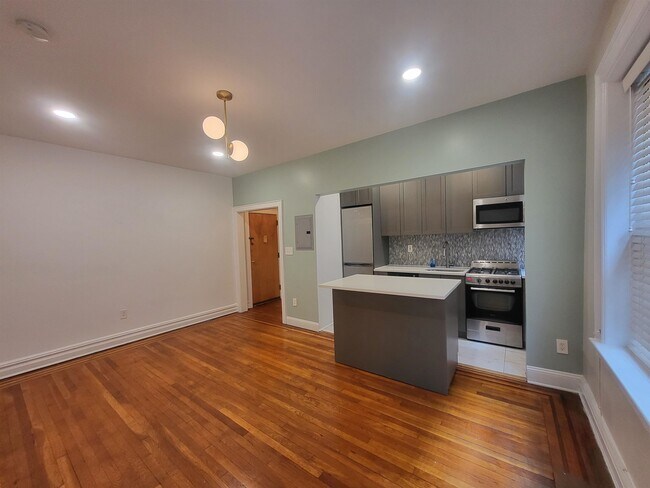 Foto del edificio - 56 Glenwood Ave