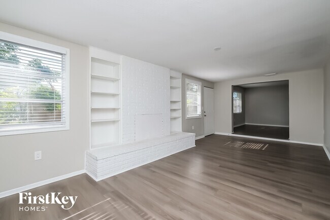 Building Photo - 2748 Forest Pkwy S