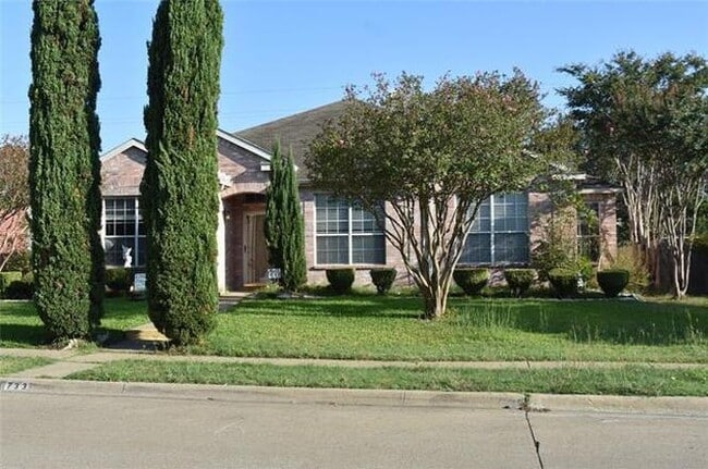 Building Photo - 733 Dandelion Dr