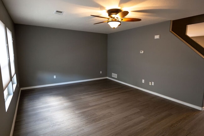 Building Photo - 350 Plowman Ct