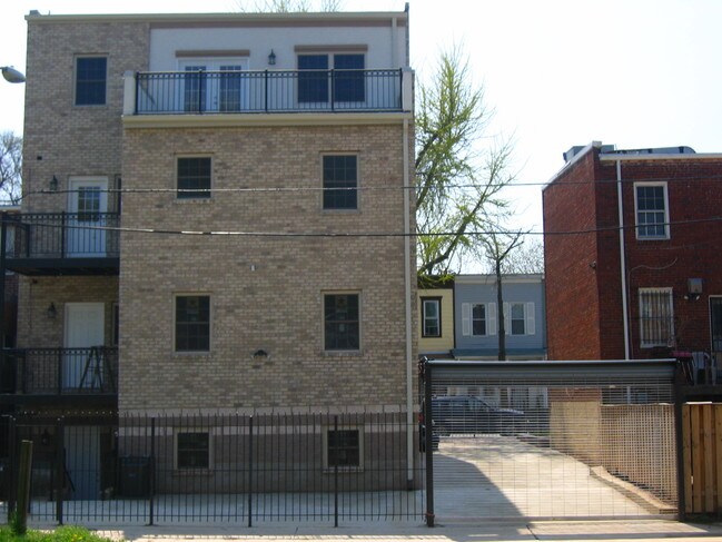 Building Photo-Rear - KnightsBridge Condominum