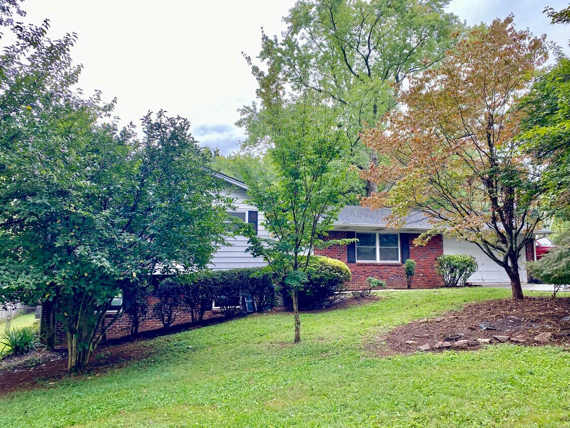Primary Photo - 925 Ponder Rd