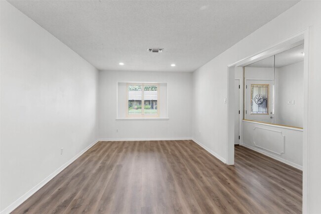 Foto del edificio - 2703 Shakespeare St