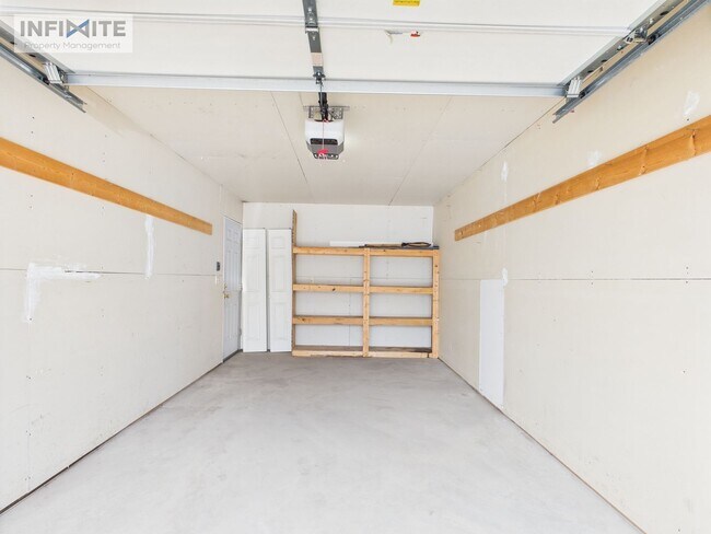 Foto del edificio - Great Three Bedroom Condo in Belgrade!