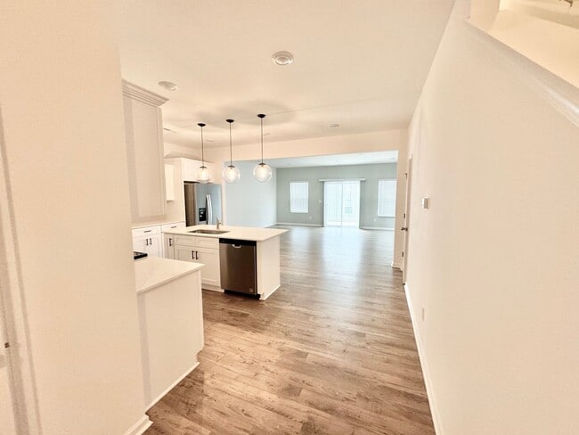 Building Photo - Beautiful 3 Bedroom Townhome minutes from I-85 - AVAILABLE NOW