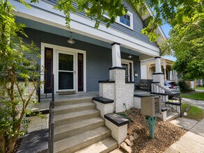 Building Photo - 2627 Laharpe St