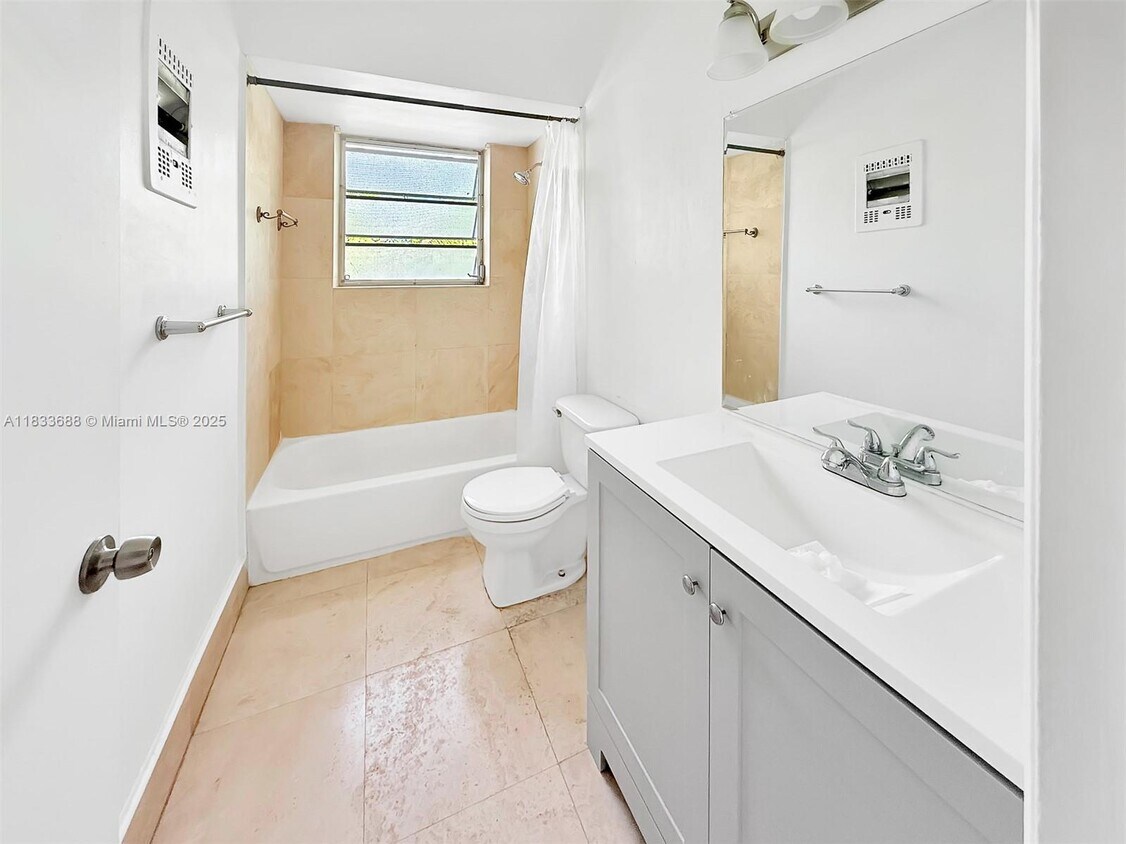 Foto del edificio - 1316 NE 105th St