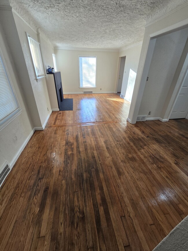 Building Photo - 16522 Murray Hill St