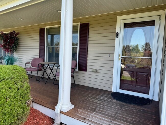 Foto del edificio - 218 Rangeway Rd