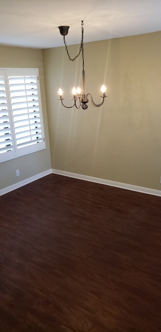 Dining Room - 5385 Huntley St