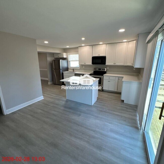 Foto del edificio - 647 Saltzman Rd