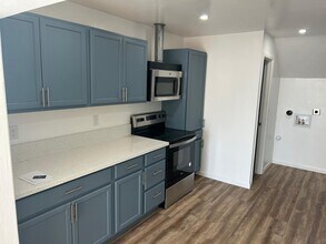 Building Photo - 998 Monserate Ave