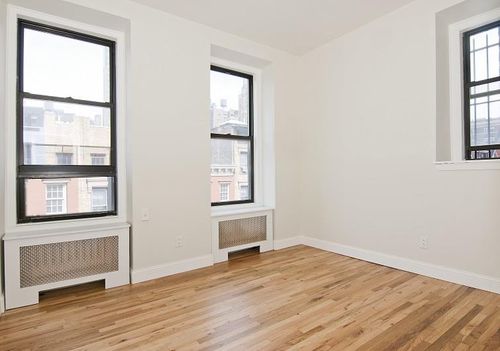 Building Photo - 227 W 15th St