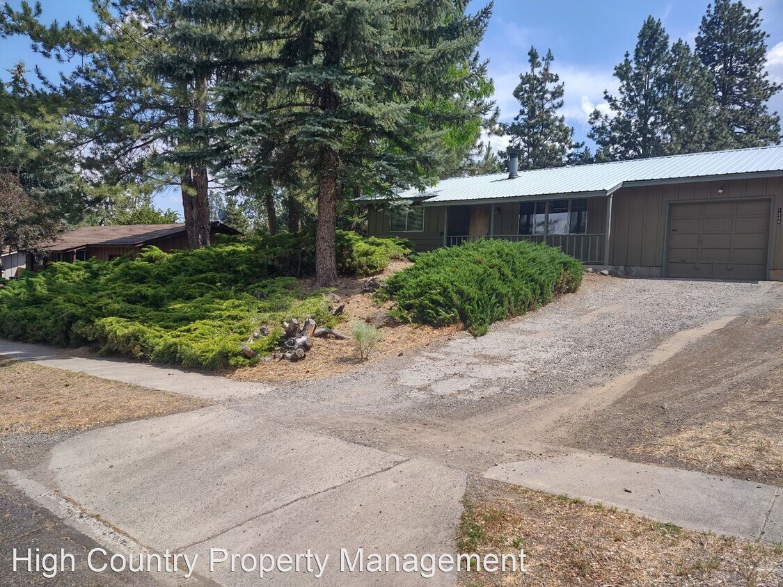 2 br, 1 bath House 1249 NE Viking Ave House Rental in Bend, OR