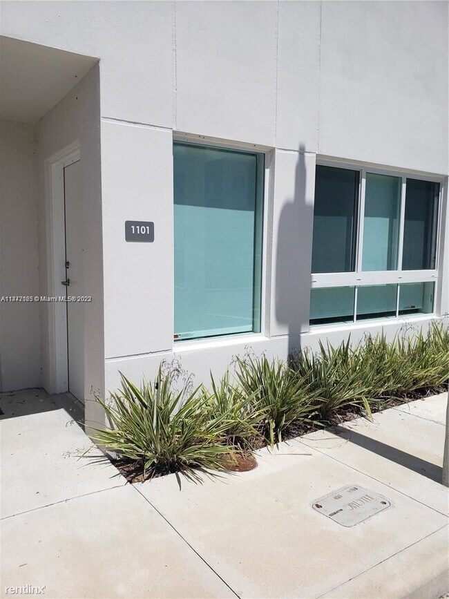 Foto del edificio - 3 br, 2.5 bath House - 2561 NE 193rd St Un...