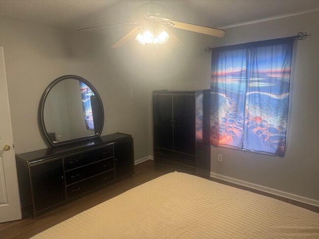 Foto del edificio - 1555 Harrier Dr