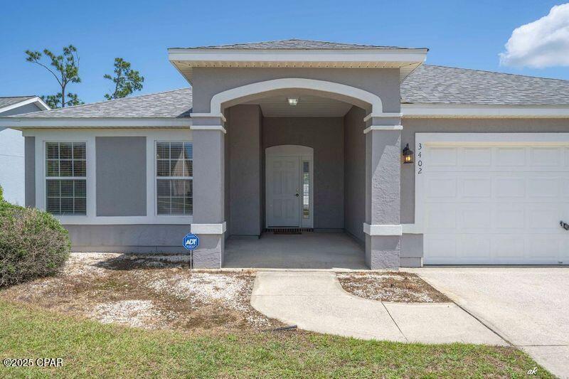 Foto principal - 3402 Cherry Ridge Rd