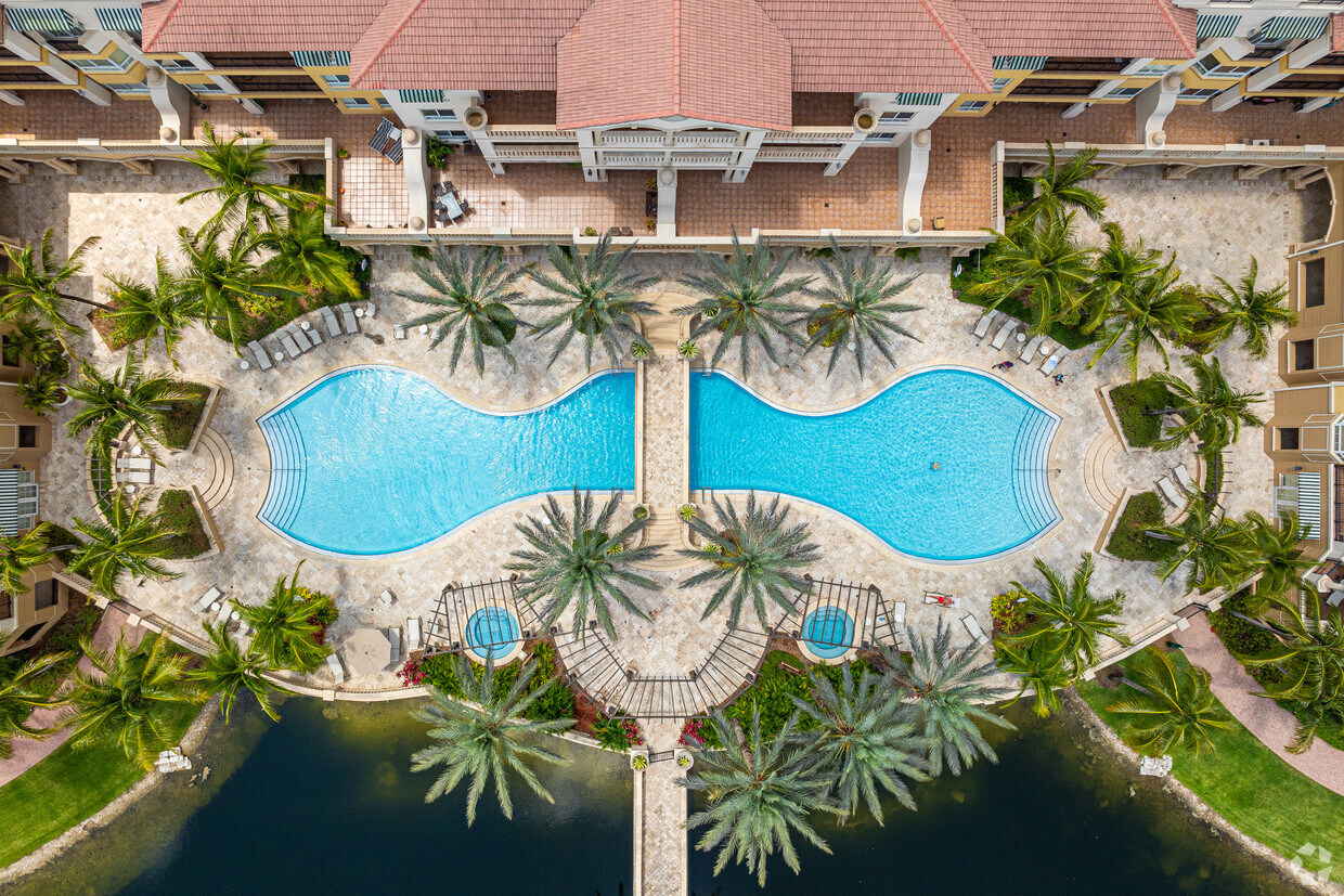 Building Photo - The Palms at Weston