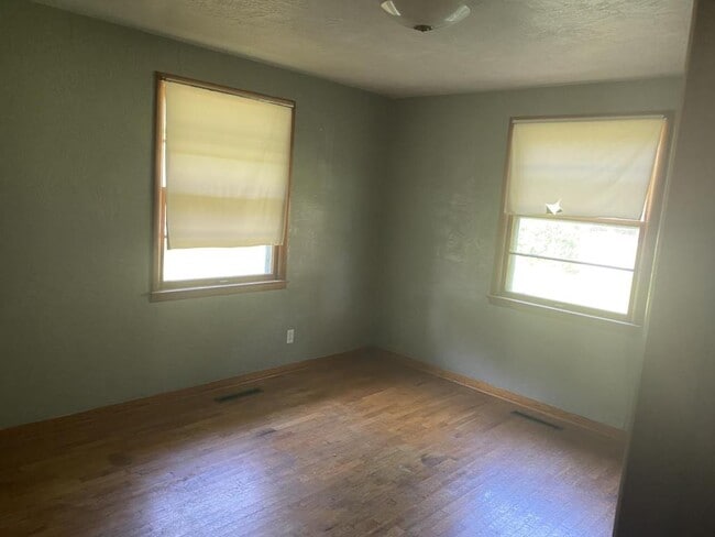 Building Photo - 405 E 3rd St