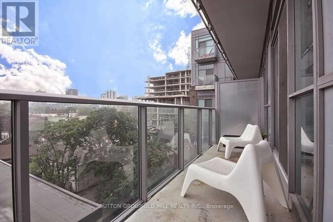 Photo du bâtiment - 120 Parliament St