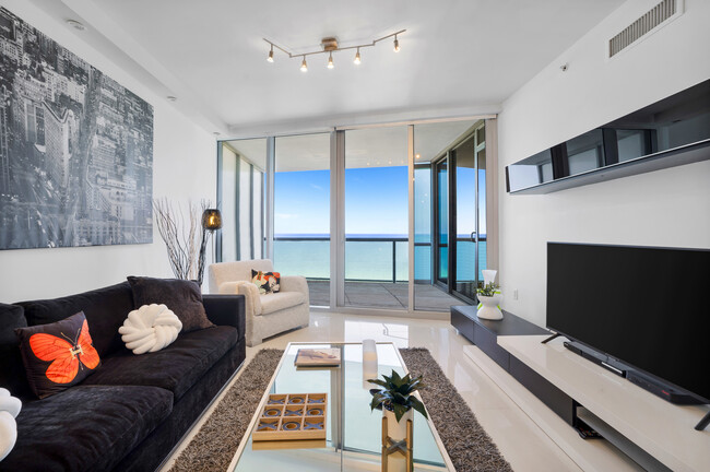 Building Photo - 17121 Collins Ave