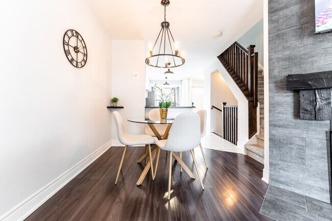 Photo du bâtiment - 895 Maple Ave