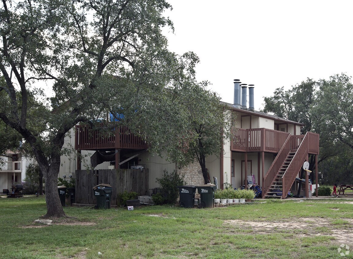 Foto principal - 210 Briarwood Dr