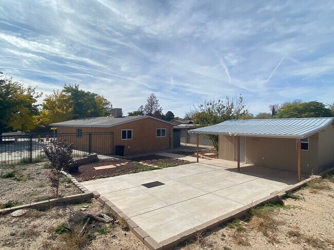 Building Photo - 11213 Chico Rd NE