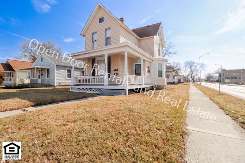 Primary Photo - 833 1/2 Florence Ave