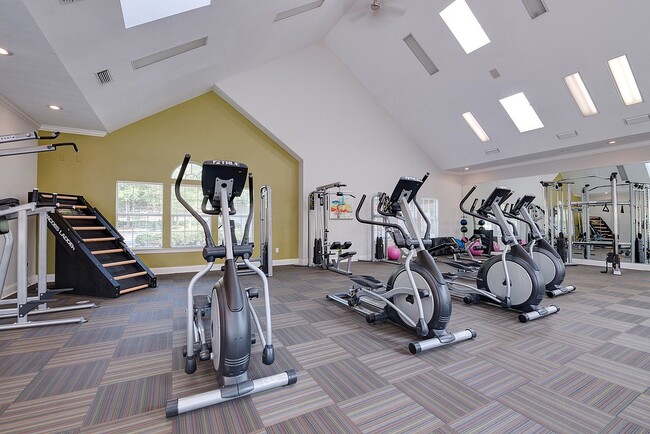 Building Photo - 150 Summit