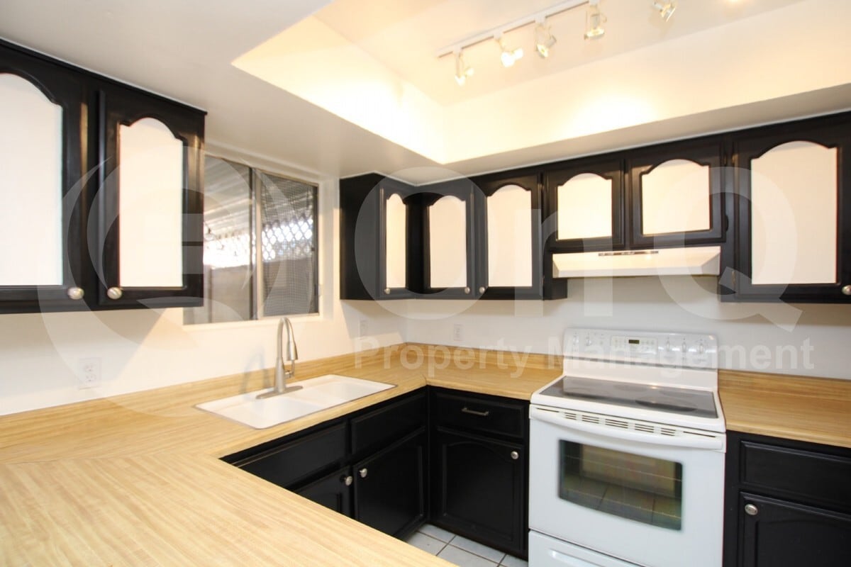 Primary Photo - 2211 W Turney Ave