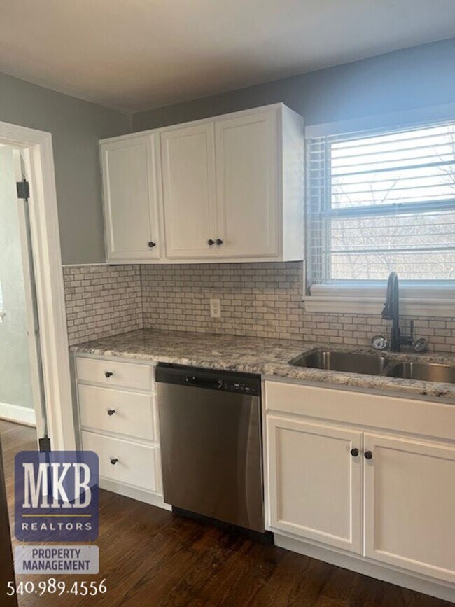Foto del edificio - 6221 Shady Acres Dr