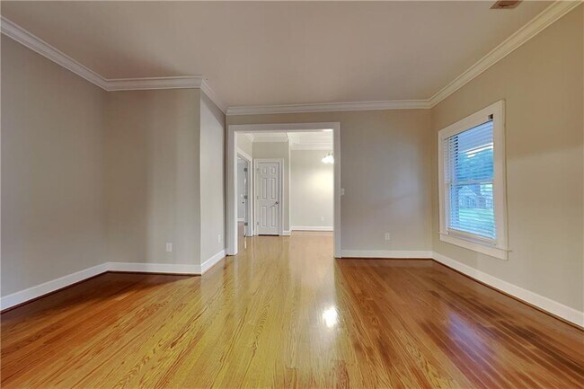 Building Photo - 601 Peach Pl