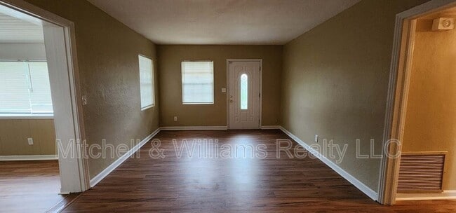 Building Photo - 5067 Kerle St