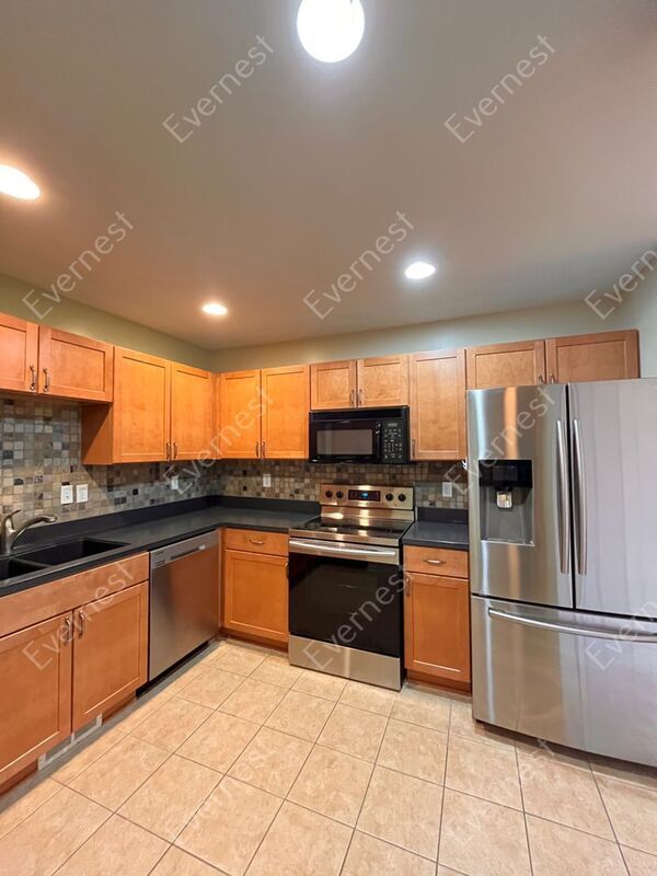 Building Photo - 1405 Anne Dr