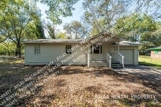 Building Photo - 1565 Miles St