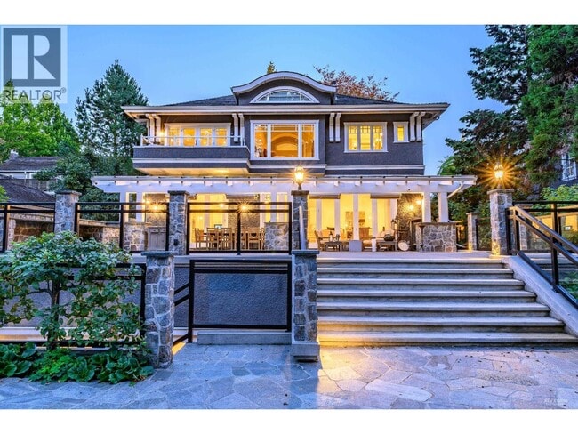 Photo du bâtiment - 6389 Elm St