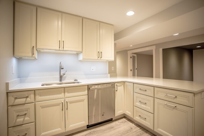Actualizar sótano con vistas - 931 Green Oaks Dr