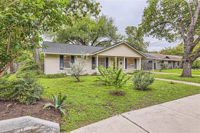 Foto del edificio - 6300 Brookside Dr