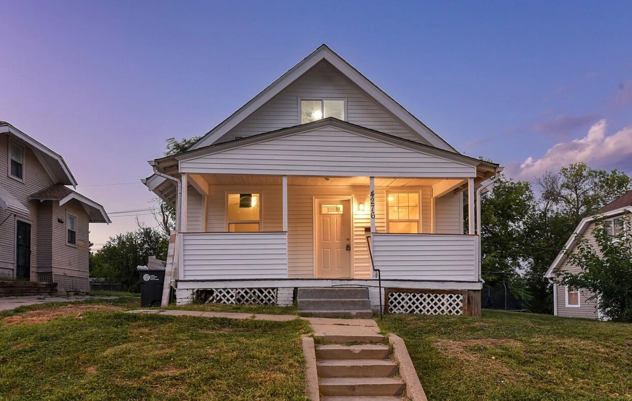 Primary Photo - Fully Remodeled 4 Bedroom Benson Home!!