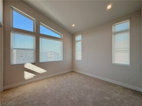 Building Photo - 10761 Canyon Bloom Dr