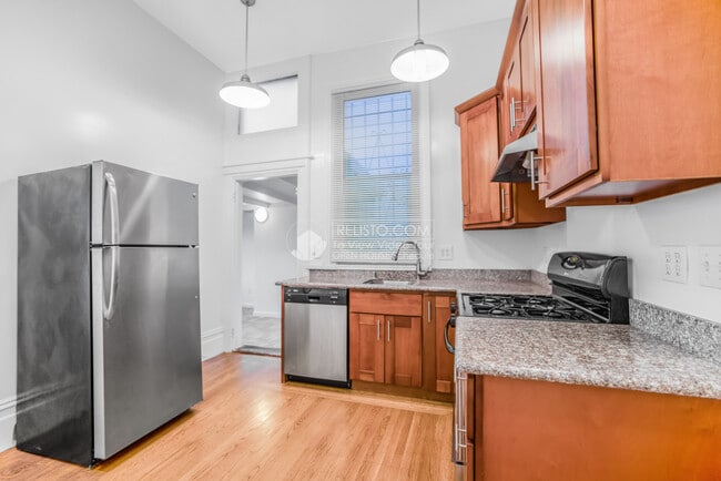 Building Photo - 204 Divisadero St