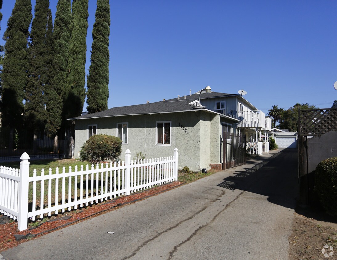 14721 Sylvan St, Van Nuys, CA 91411 Apartments at 14721 Sylvan St Van