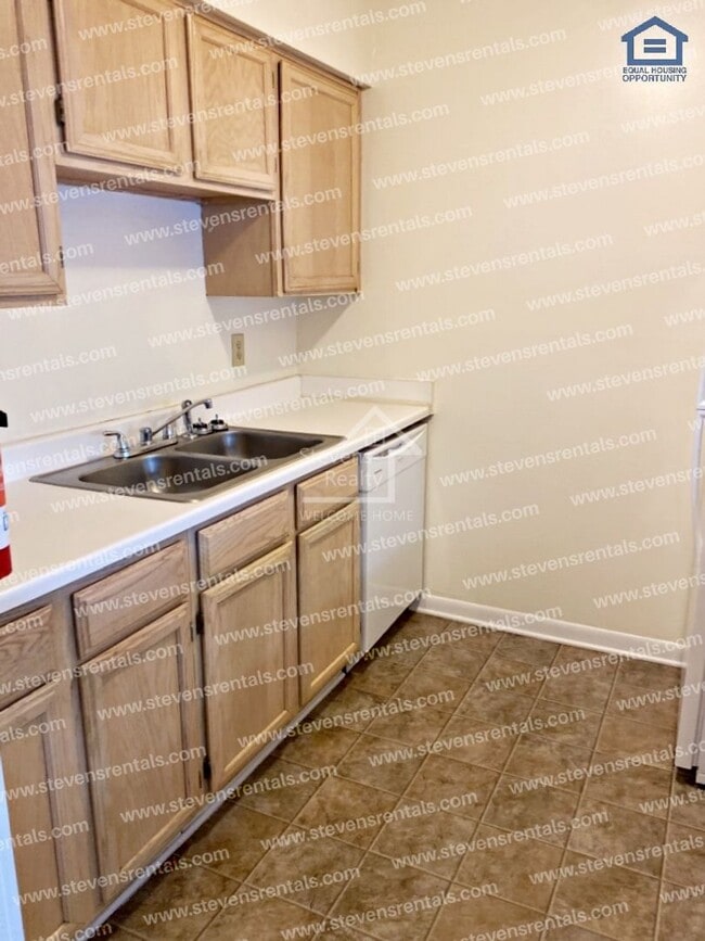 Building Photo - 430 Oriole Dr