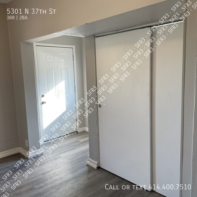 Building Photo - Beautiful & Updated 3BR Home in Milwaukee!